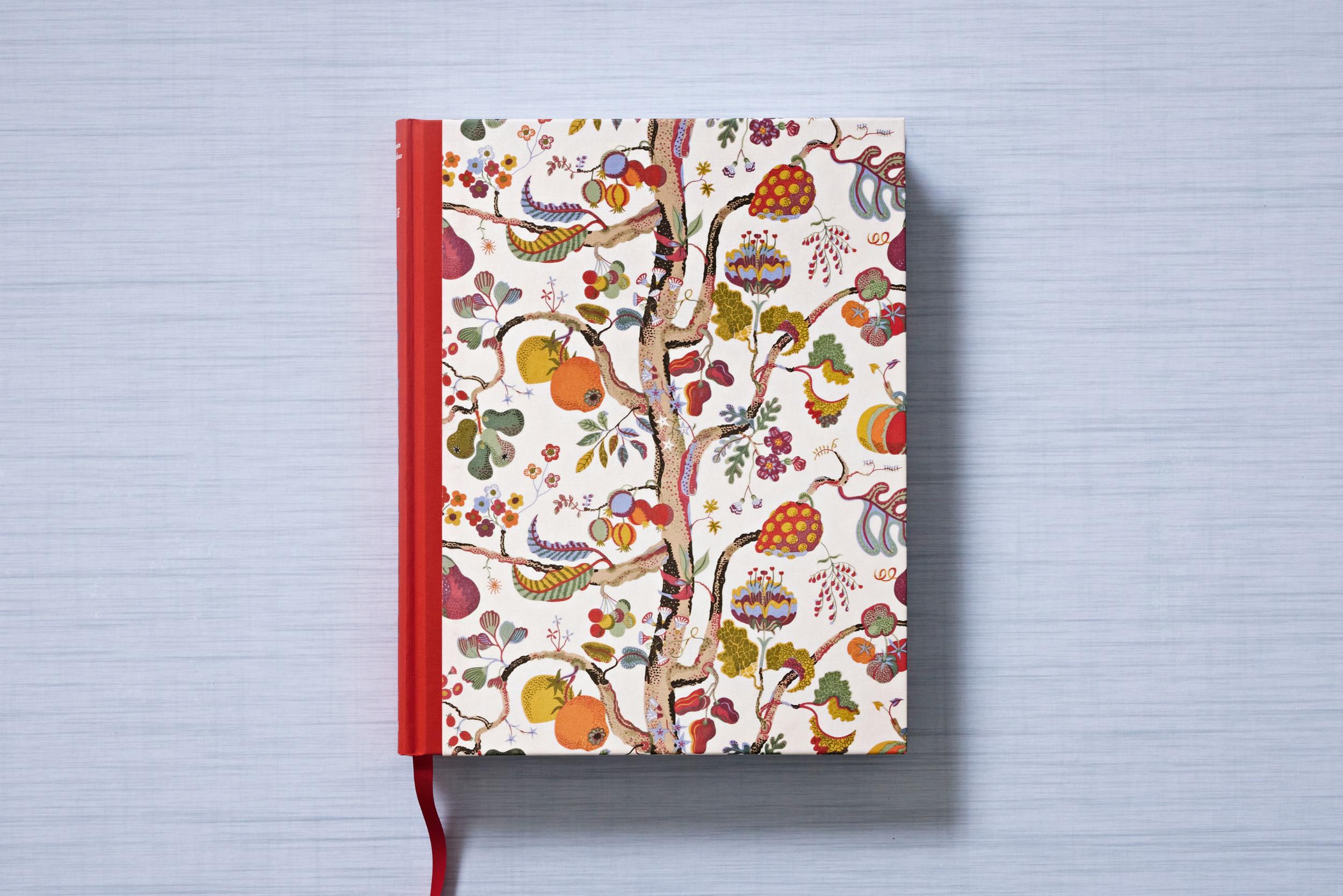 The Book of Printed Fabrics. from the 16th Century Until Today – Plastic Books